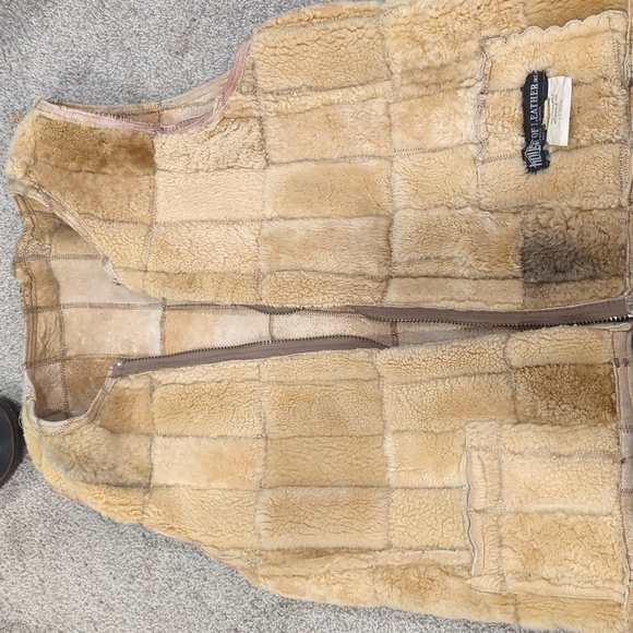 Sheepskin Vest - Picture 8 of 10